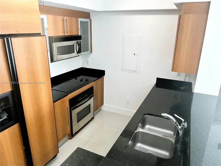 One Miami #2917 image #7