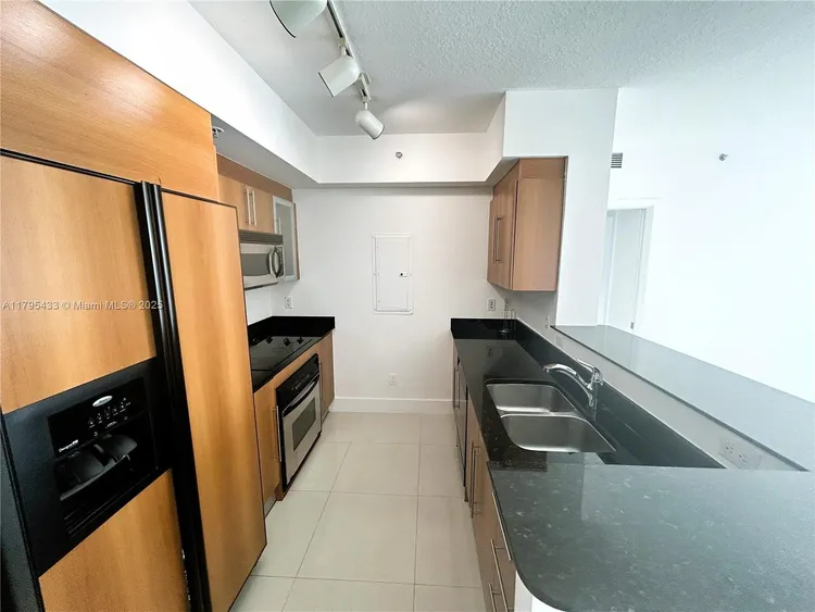 One Miami #2917 image #8