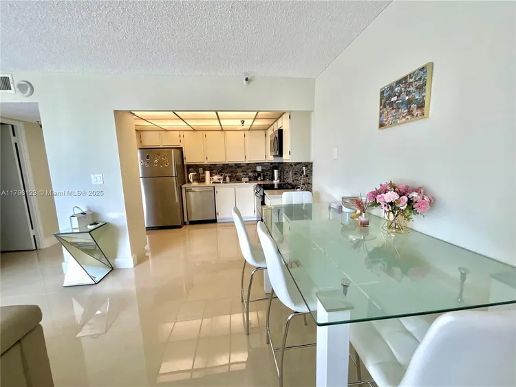 Winston Towers #515 image #10