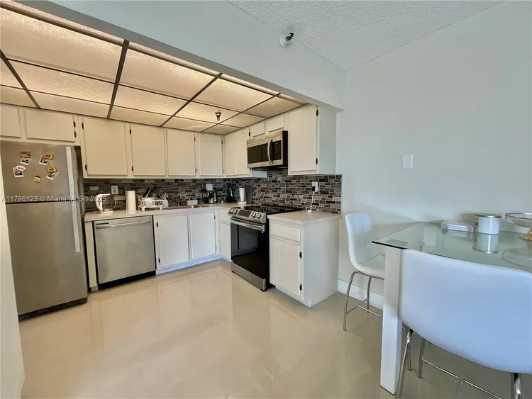 Winston Towers #515 image #11