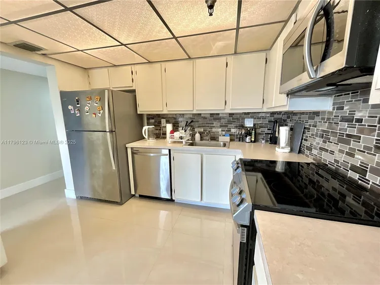 Winston Towers #515 image #13