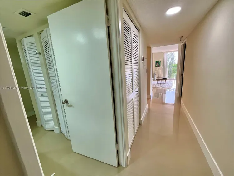 Winston Towers #515 image #14