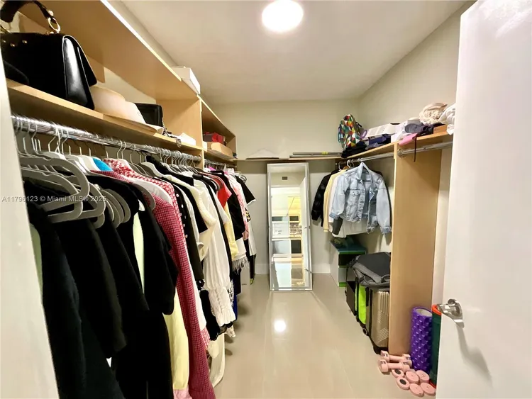 Winston Towers #515 image #17