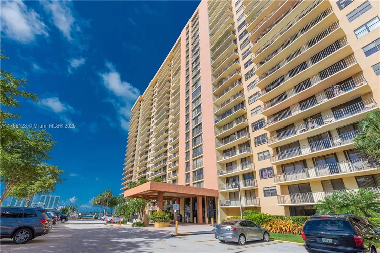 Winston Towers #515 image #18