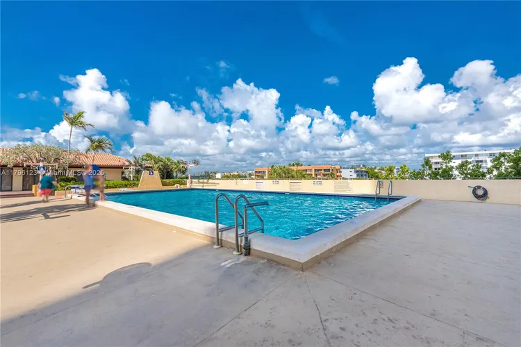 Winston Towers #515 image #23