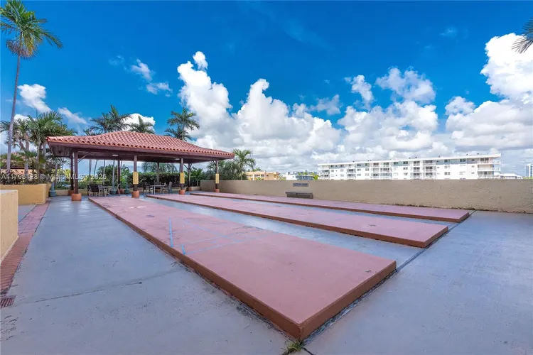 Winston Towers #515 image #24