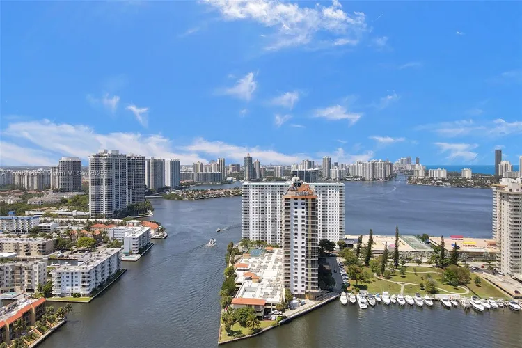 Winston Towers #515 image #28