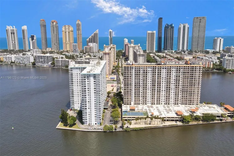 Winston Towers #515 image #29