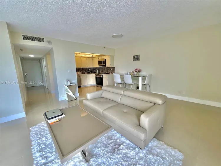 Winston Towers #515 image #7