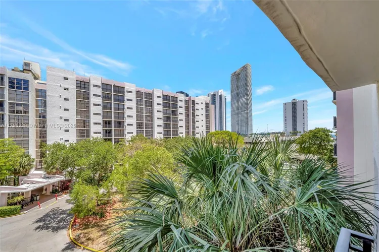 Plaza of the Americas #405 image #11