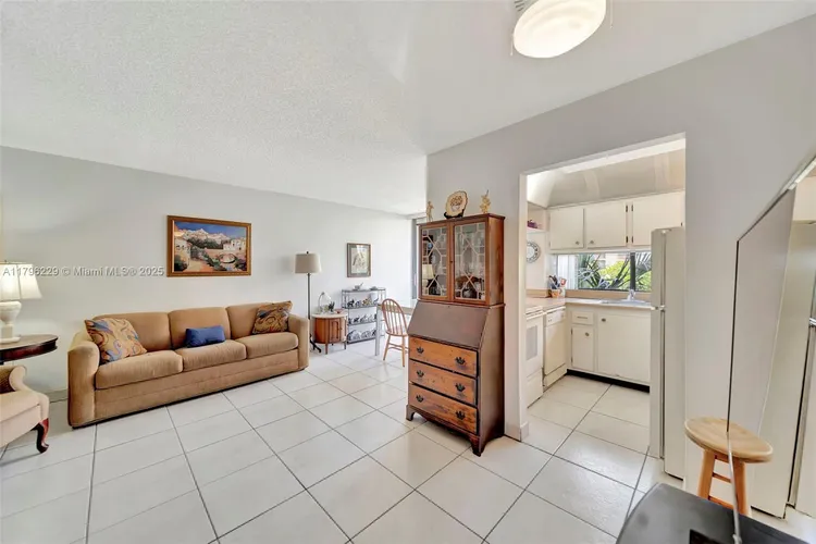 Plaza of the Americas #405 image #13