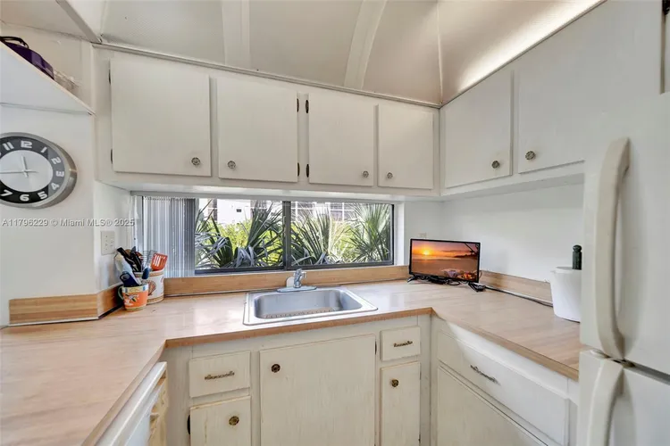 Plaza of the Americas #405 image #16