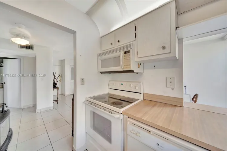 Plaza of the Americas #405 image #17