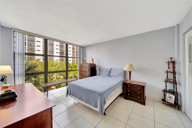 Plaza of the Americas #405 image #20