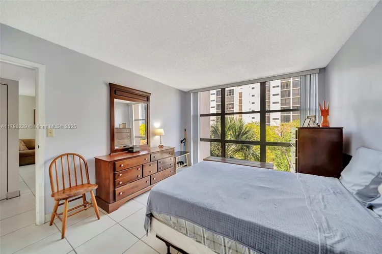 Plaza of the Americas #405 image #21