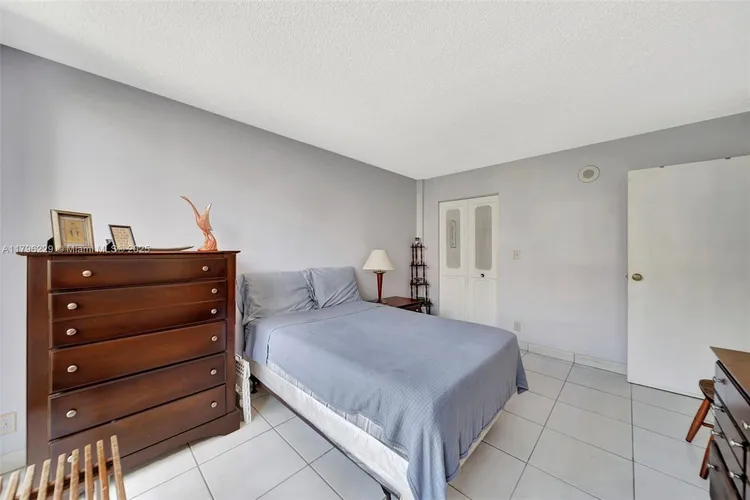 Plaza of the Americas #405 image #22