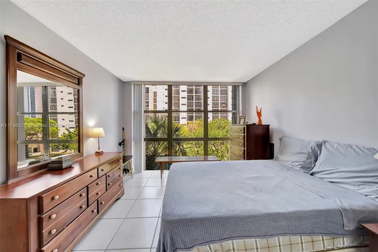 Plaza of the Americas #405 image #23