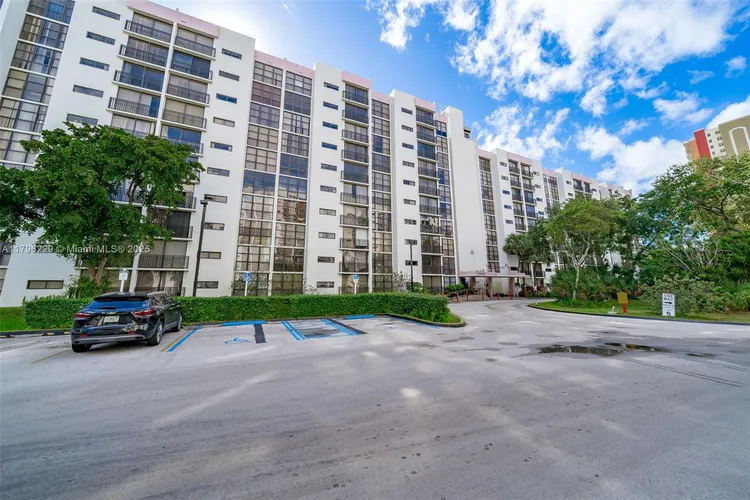 Plaza of the Americas #405 image #28