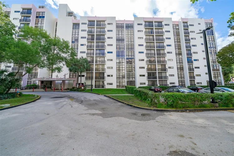 Plaza of the Americas #405 image #29