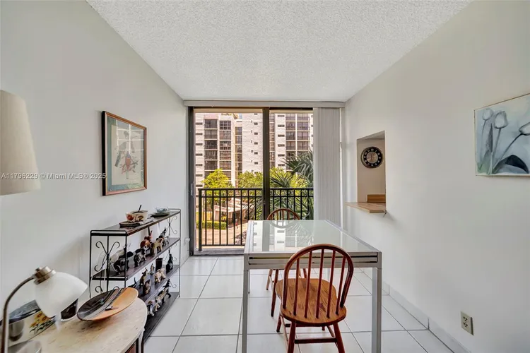 Plaza of the Americas #405 image #8