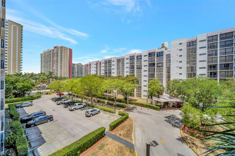 Plaza of the Americas #405 image #9