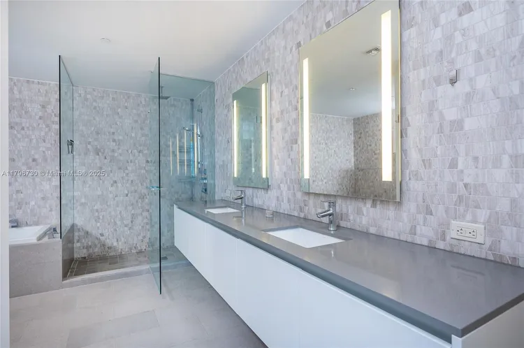 Reach Brickell City Centre #1510 image #15