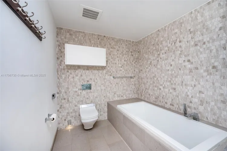 Reach Brickell City Centre #1510 image #17