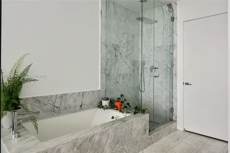 Gran Paraiso #1802 image #10