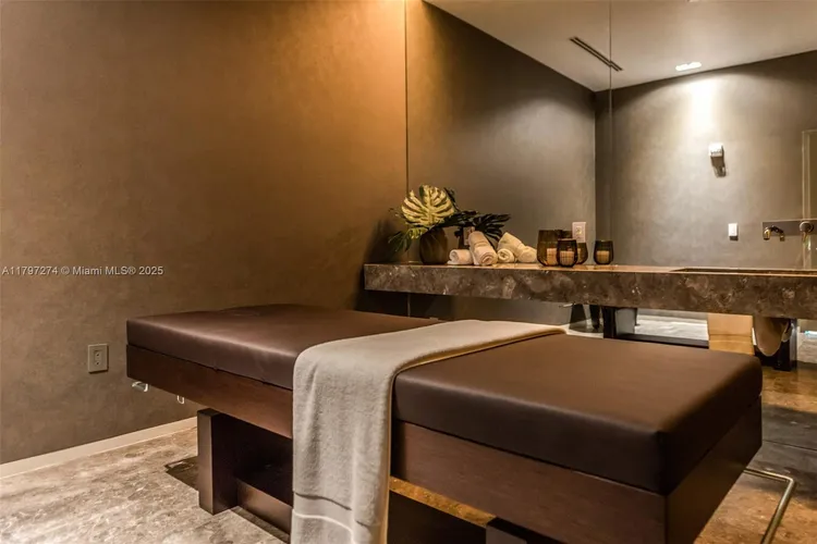 Gran Paraiso #1802 image #23