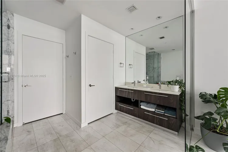 Gran Paraiso #1802 image #9