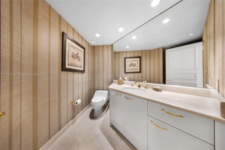 Porto Vita South Tower #2204 image #17