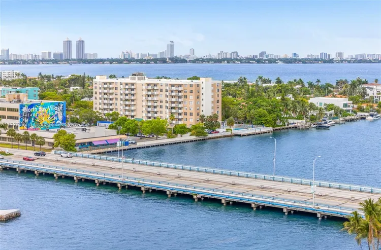 360 Condo #1208 image #21