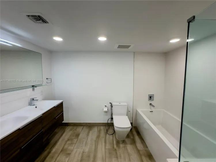 The Ivory #405 image #10