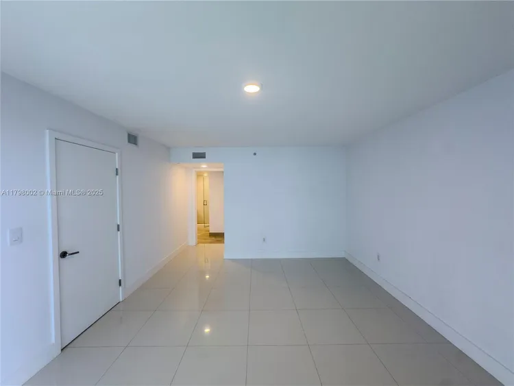 The Ivory #405 image #8