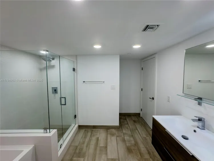 The Ivory #405 image #9