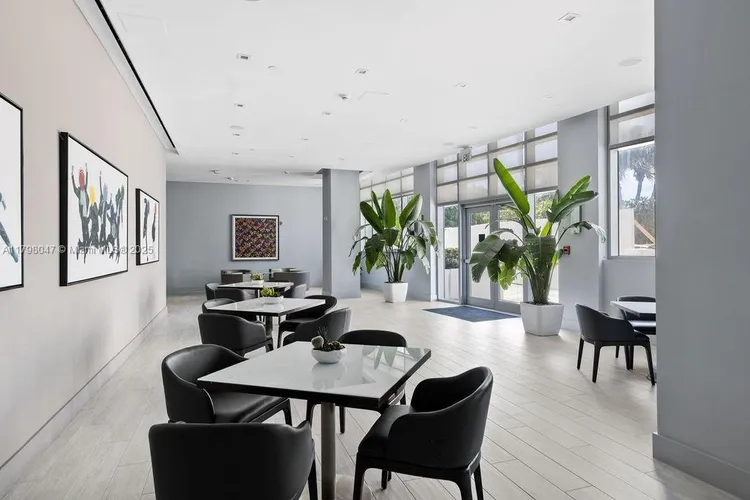 Diplomat Residences #1104 image #18