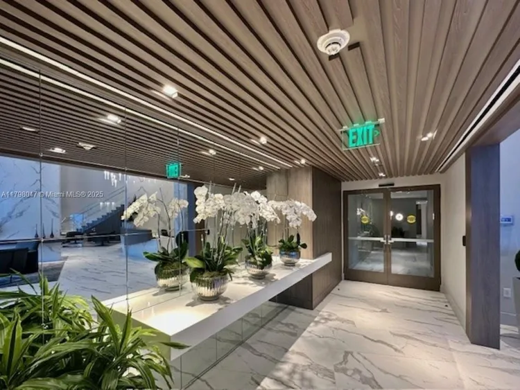 Diplomat Residences #1104 image #9