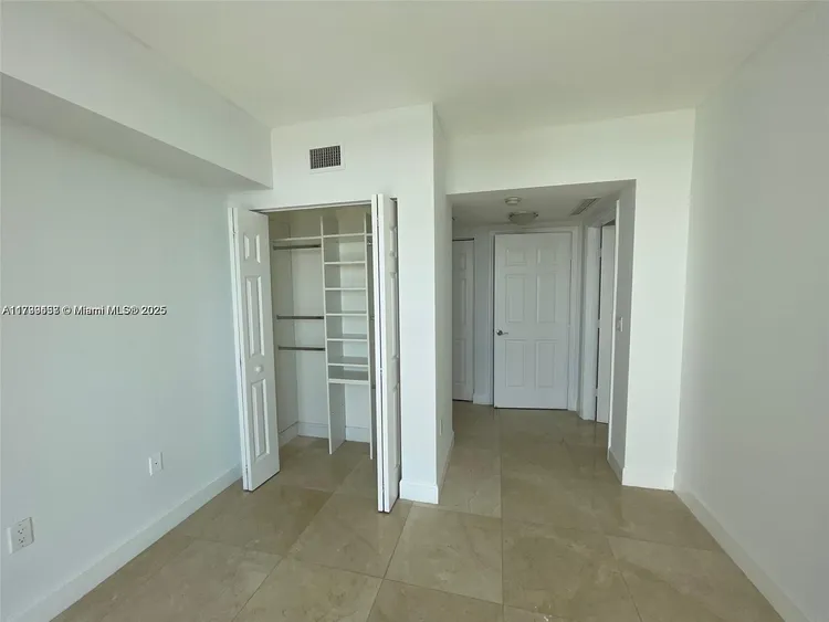 Duo Condo #1002W image #10