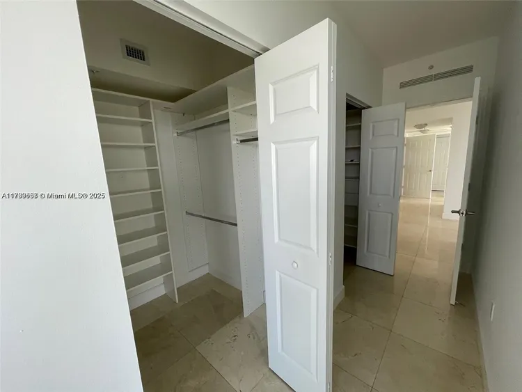 Duo Condo #1002W image #11