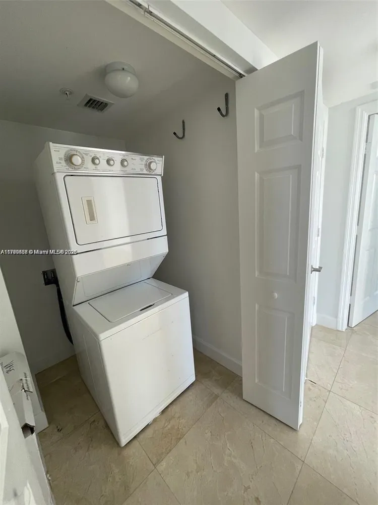 Duo Condo #1002W image #15