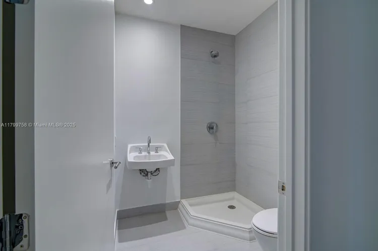 Fendi Chateau Residences #1004 image #17