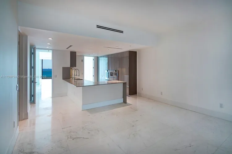 Fendi Chateau Residences #1004 image #8