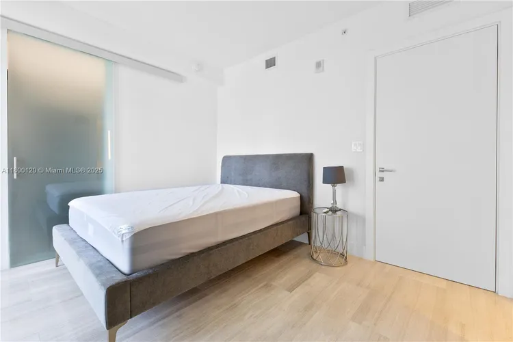 Echo Brickell #1906 image #13