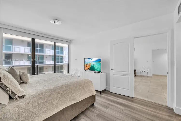 The Waves #910 image #24