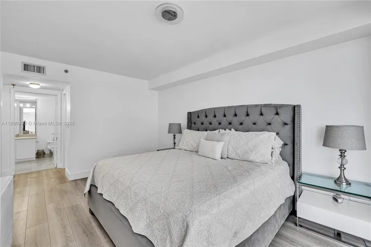 The Waves #910 image #25