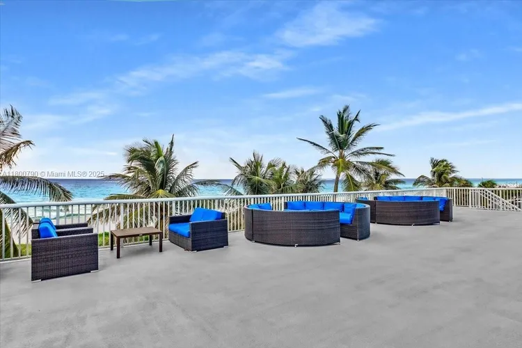 Carriage House #428 image #17