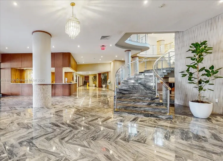 Carriage House #428 image #18