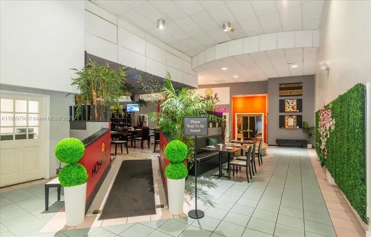 Carriage House #428 image #22