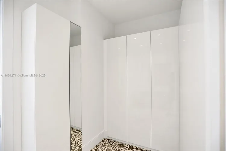 Icon Brickell II #4102 image #19