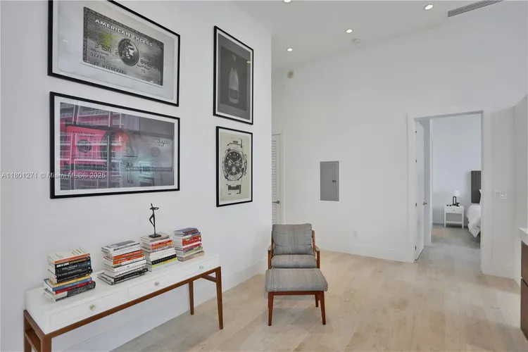 Icon Brickell II #4102 image #6
